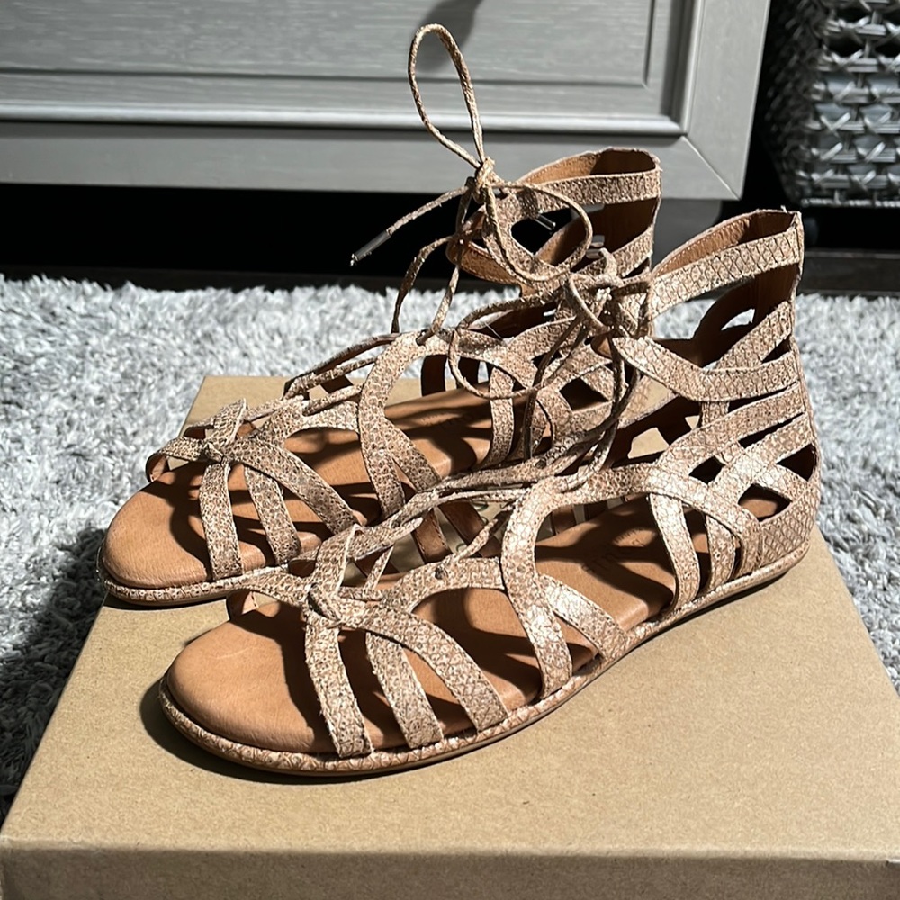 Gentle Souls by Kenneth Cole Break My Heart Gladiator Sandals